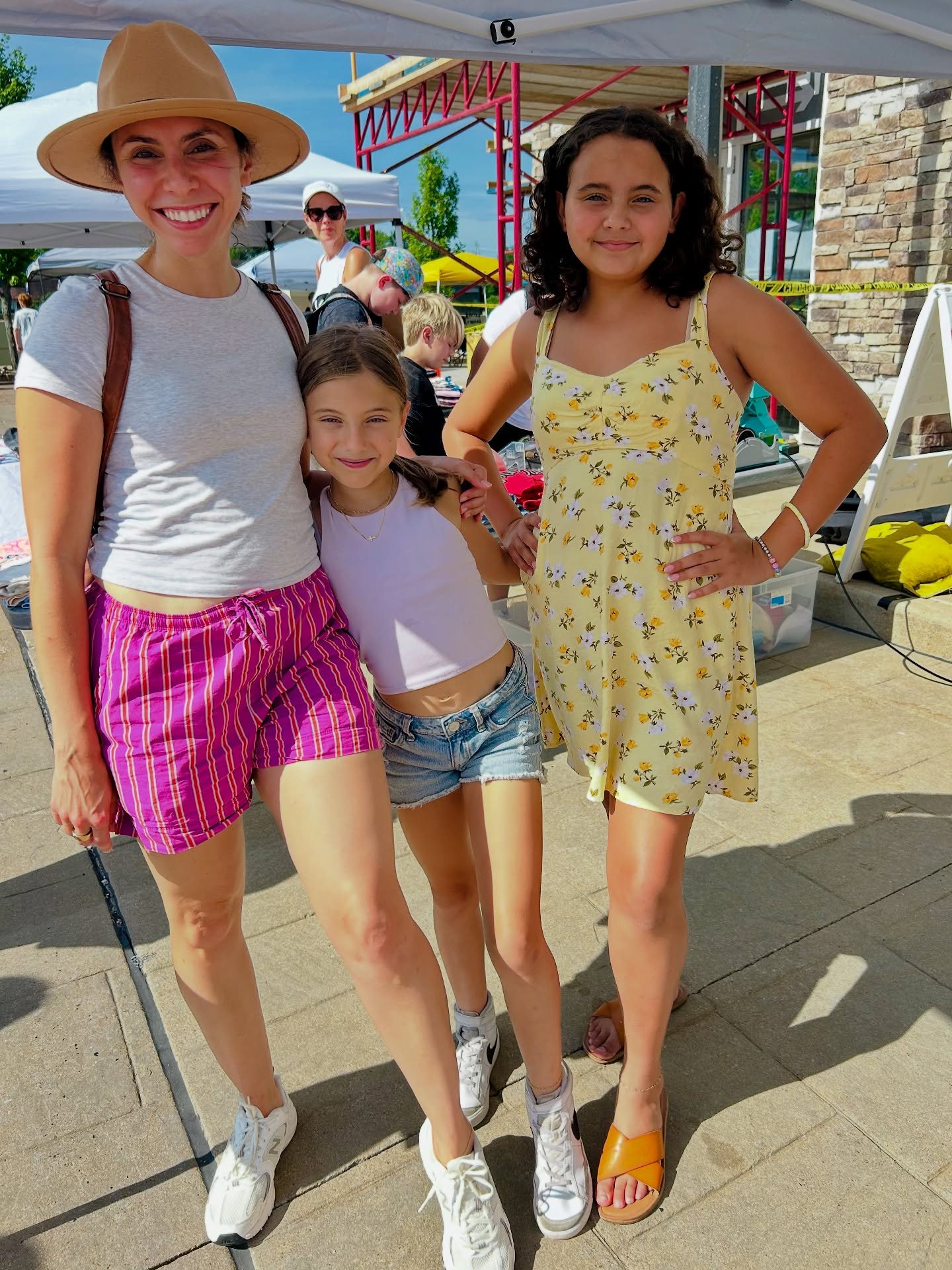 Fun and very HOT 😅🔥weekend sharing @permalinxbyjbloom with so many!

Where should I pop up next? 👇🏼

Here are a few highlights from @wildwoodfarmersmarketmo 
@sugarcreekwinery 
and some appointments and private events! Thanks for hosting @priestritter @ritter_kylie @samiritter13